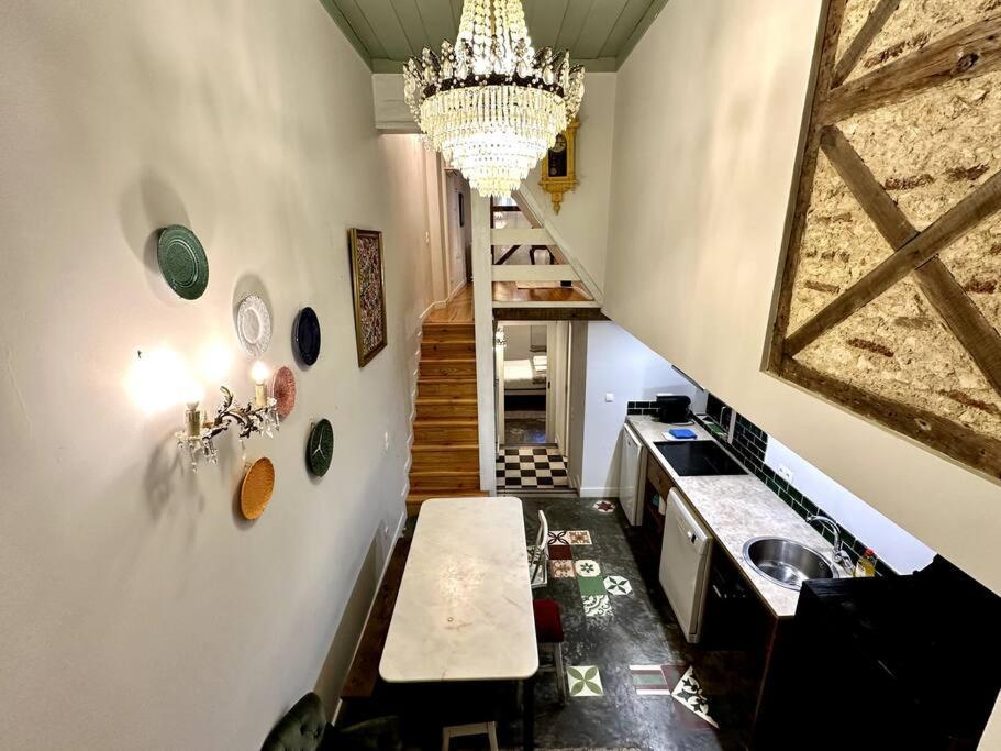 Budget 2 Bed In Bica W Air Con - Belle Epoque * Lisbon