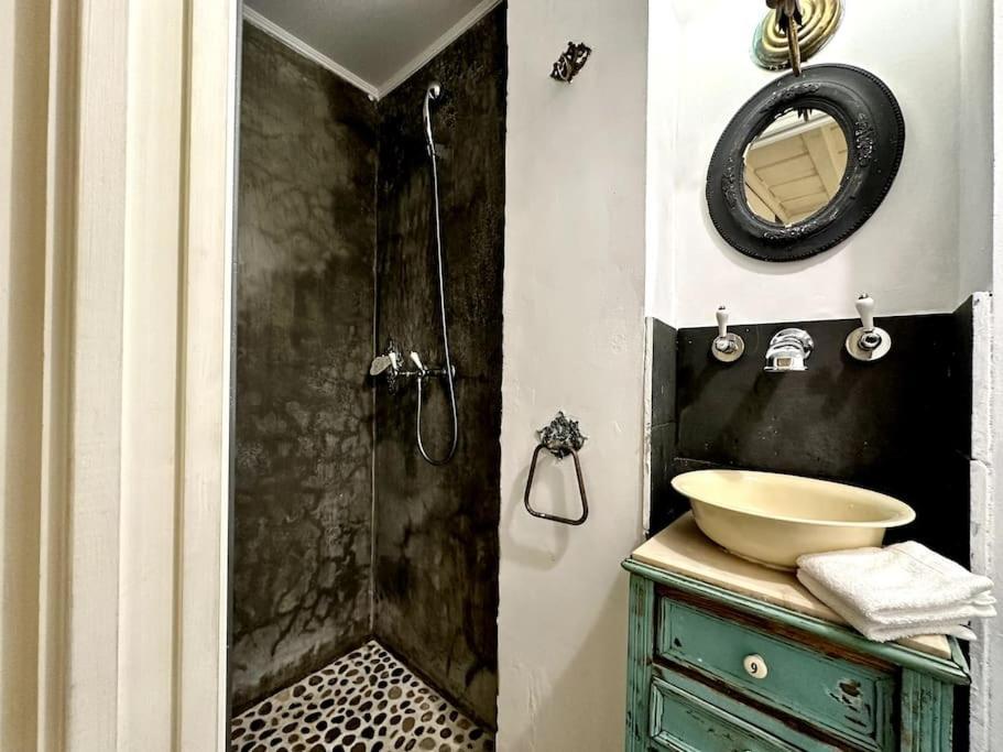 Budget 2 Bed In Bica W Air Con - Belle Epoque Lisbon