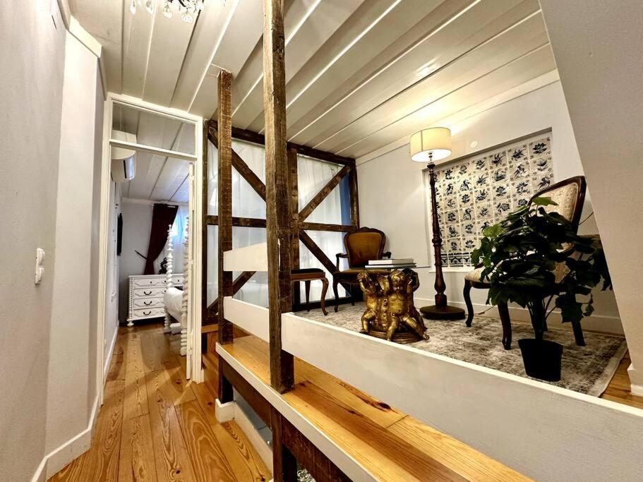 Budget 2 Bed In Bica W Air Con - Belle Epoque Apartment *