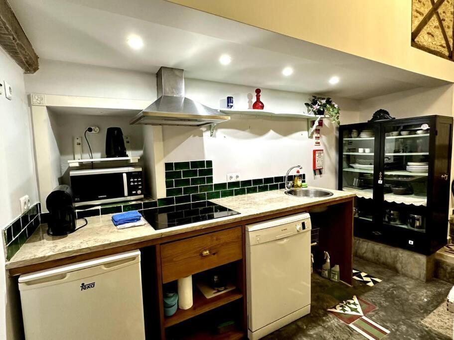 Budget 2 Bed In Bica W Air Con - Belle Epoque Lisbon